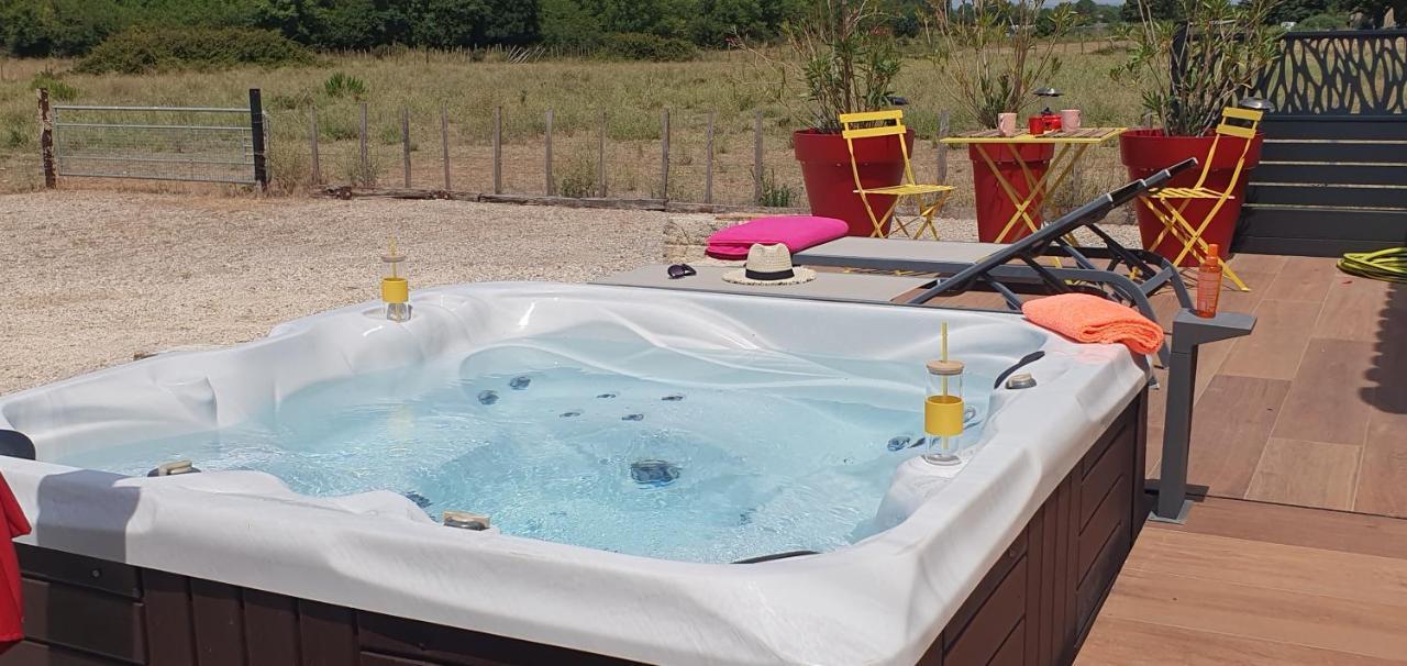 Les Bonbonnettes Bed & Breakfast Le Cailar ภายนอก รูปภาพ